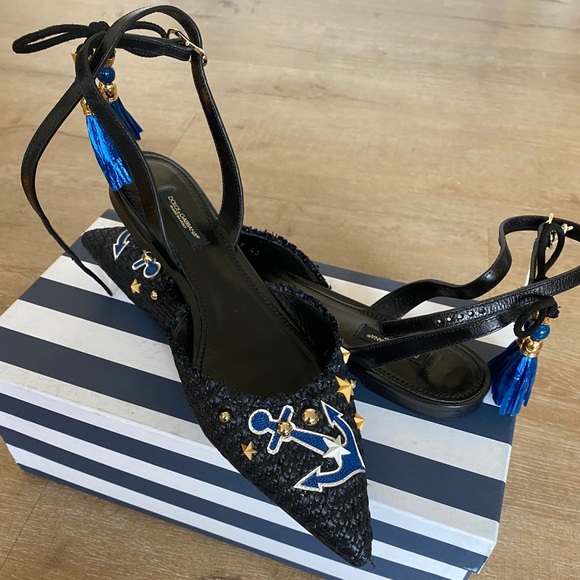 Sandals - Picture 1 of 7